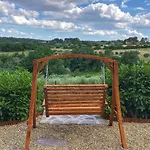 Grove Cottage: Immersed In Nature & Close To Town Hébergement de vacances