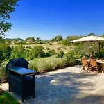 Grove Cottage: Immersed In Nature & Close To Town Casa de Férias