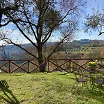 Grove Cottage: Immersed In Nature & Close To Town Casa de Férias
