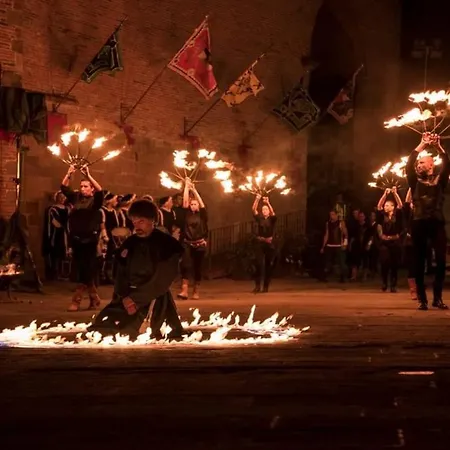 Grove Cottage: Immersed In Nature & Close To Town