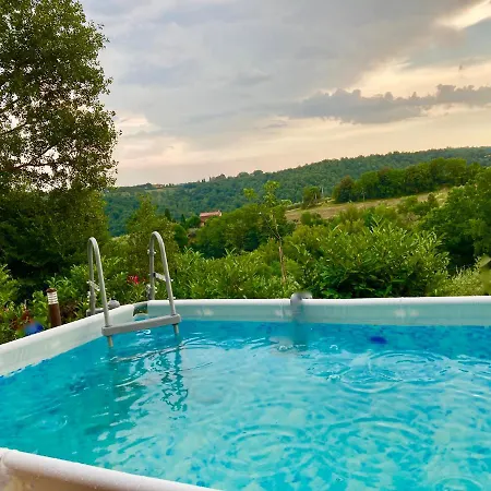 Grove Cottage: Immersed In Nature & Close To Town