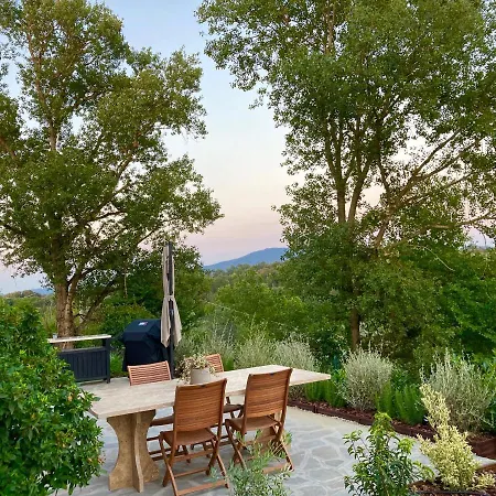 Grove Cottage: Immersed In Nature & Close To Town Dom wakacyjny *