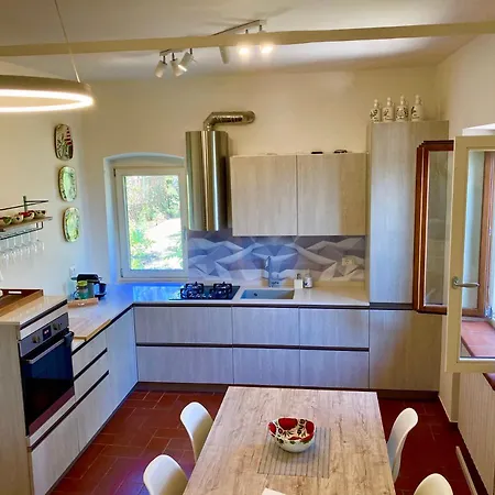 Dom wakacyjny Grove Cottage: Immersed In Nature & Close To Town *