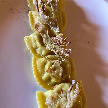 Grove Cottage: Immersed In Nature & Close To Town