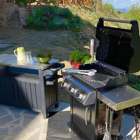 Grove Cottage: Immersed In Nature & Close To Town