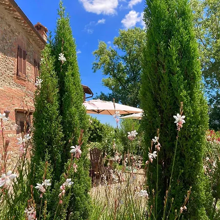 Grove Cottage: Immersed In Nature & Close To Town